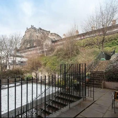 Charming 1 Bed Apartment With Castle View エディンバラ エクステリア 写真