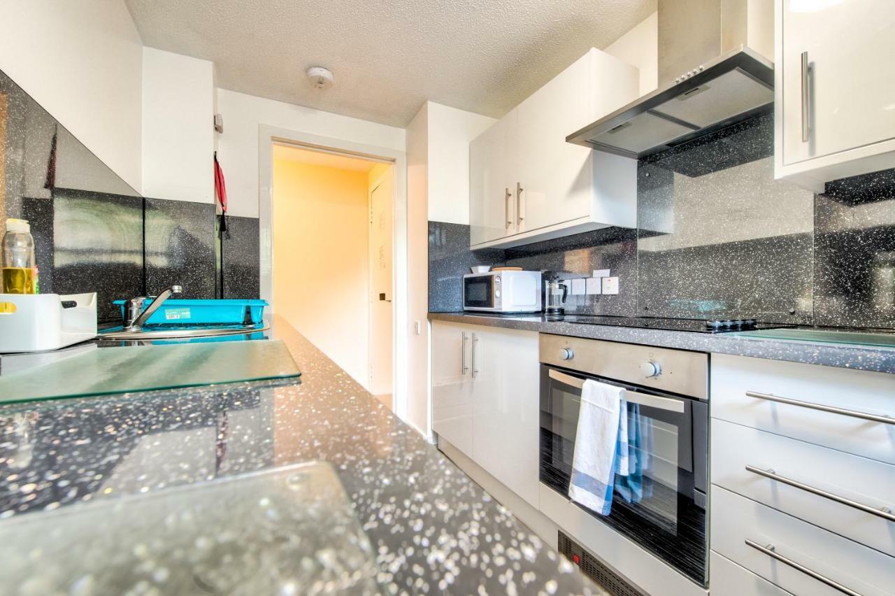 Charming 1 Bed Apartment With Castle View エディンバラ エクステリア 写真
