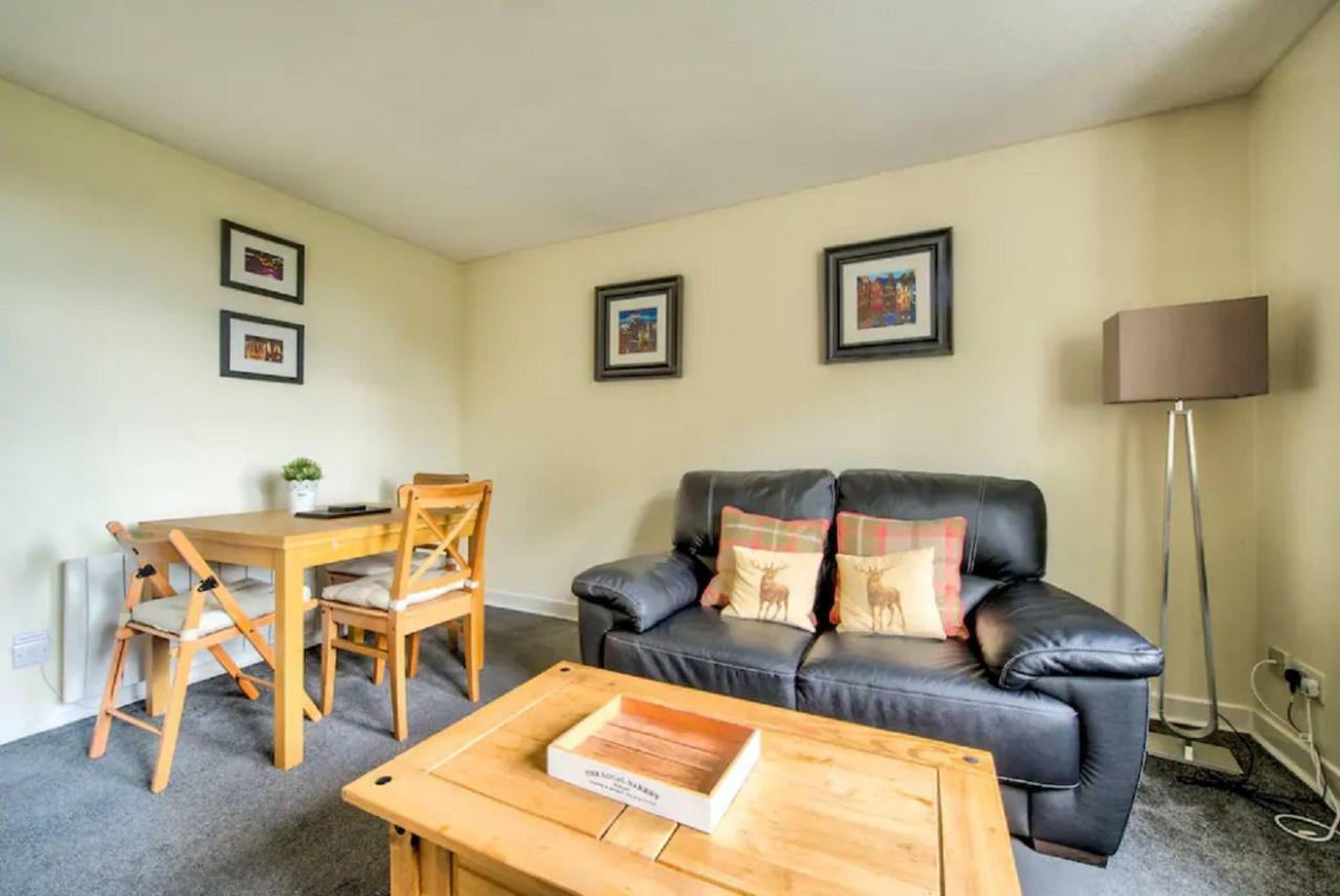 Charming 1 Bed Apartment With Castle View エディンバラ エクステリア 写真
