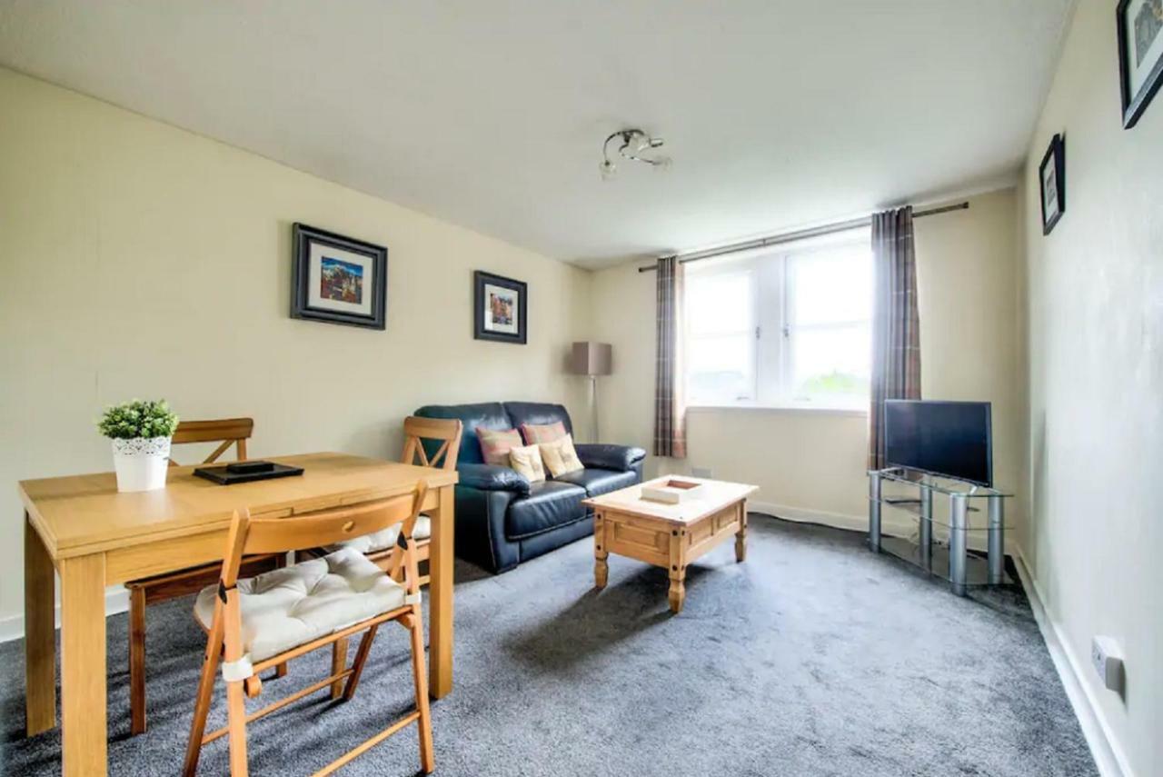 Charming 1 Bed Apartment With Castle View エディンバラ エクステリア 写真