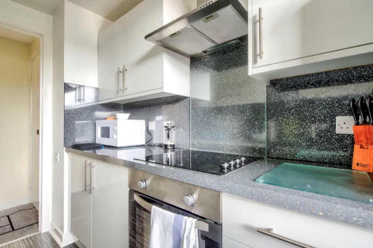 Charming 1 Bed Apartment With Castle View エディンバラ エクステリア 写真