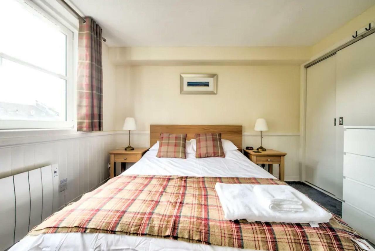 Charming 1 Bed Apartment With Castle View エディンバラ エクステリア 写真