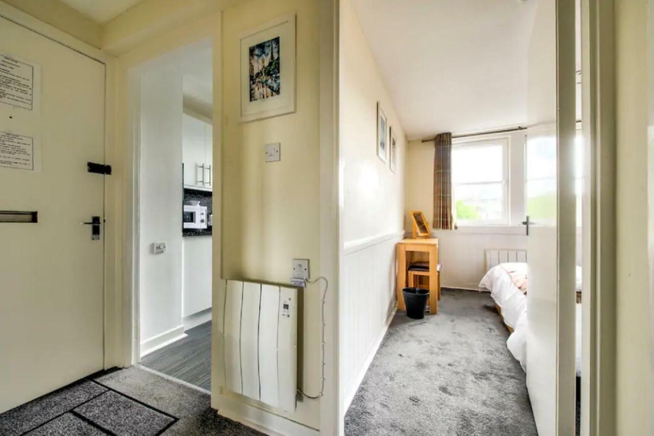 Charming 1 Bed Apartment With Castle View エディンバラ エクステリア 写真
